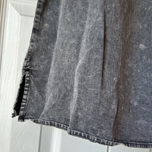 Rails “Ruthie” Ruffle Sleeve Tencel Denim Blouse – Black Acid Wash – Size M - Picture 13 of 15